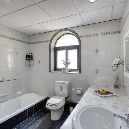 Villa D View 4 *