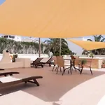 D View 4 *