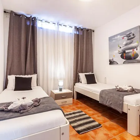 D View 4 * מליאהה