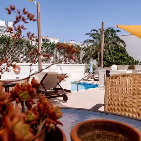 Villa D View 4 *