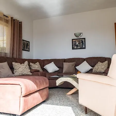 D View 4 וילה מליאהה