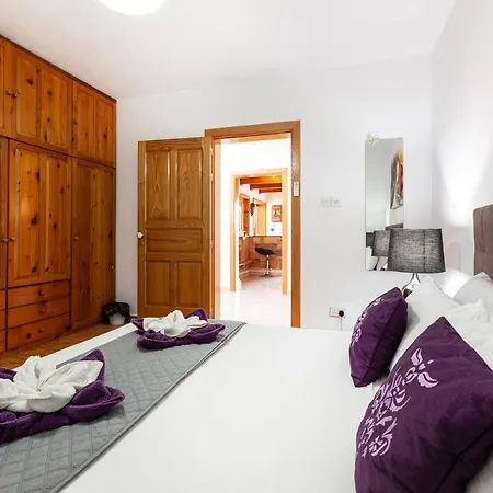 Villa D View 4 *