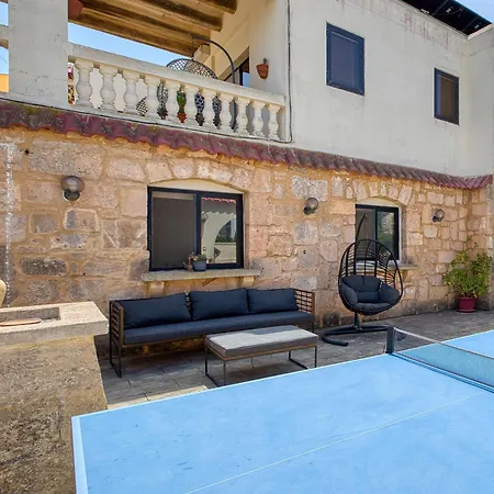 Villa D View 4 *