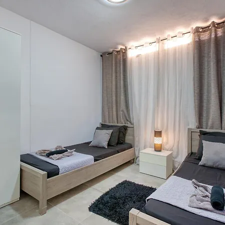 Villa D View 4 *