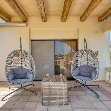 Villa D View 4 *
